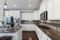 A four burner gas range will make the amateur chef in you very happy.