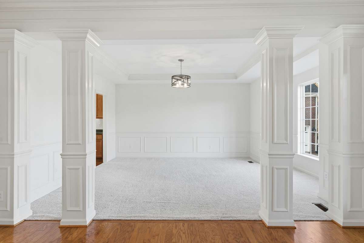 FORMAL DINING