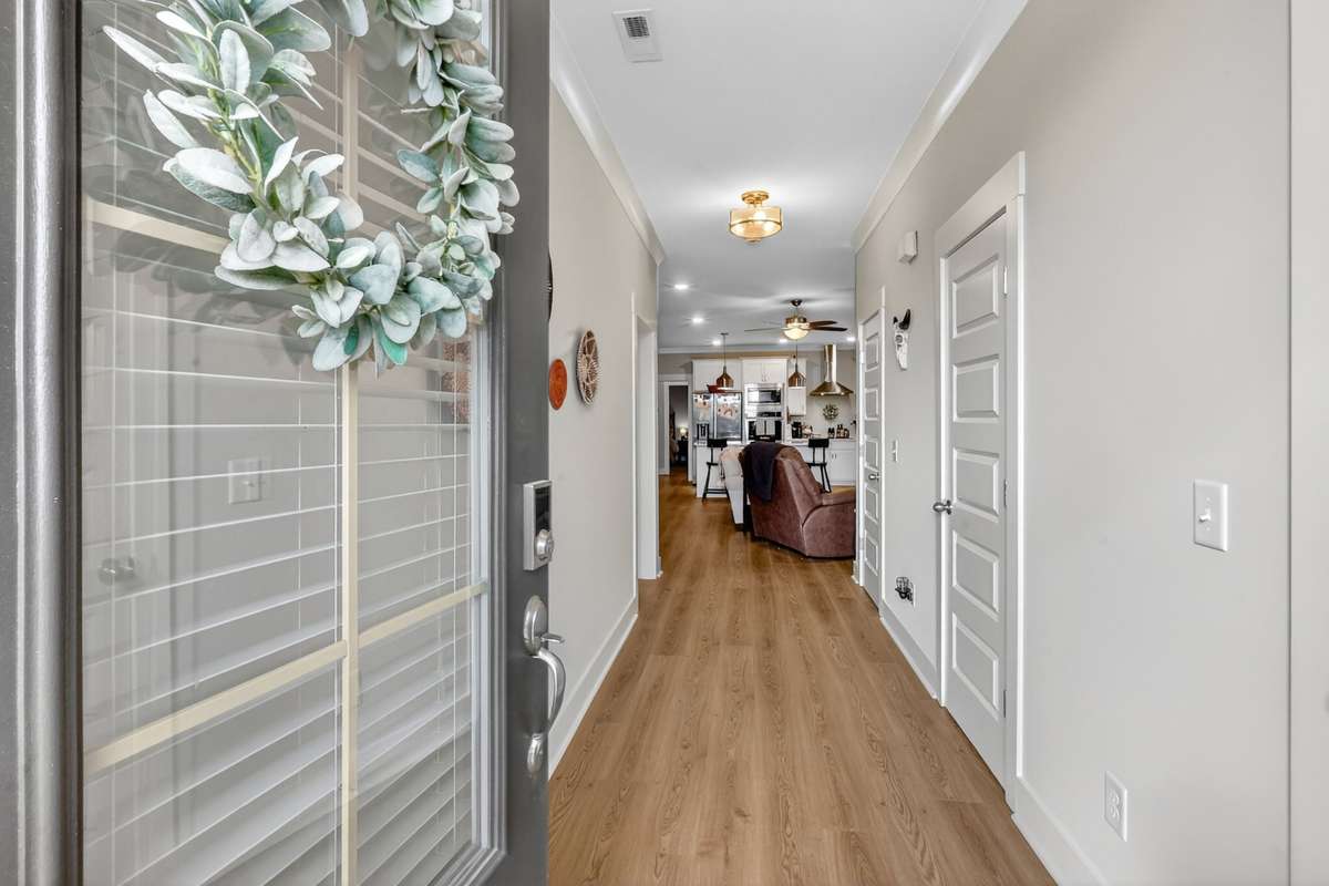 Walk into this charming home that offers modern amenities!