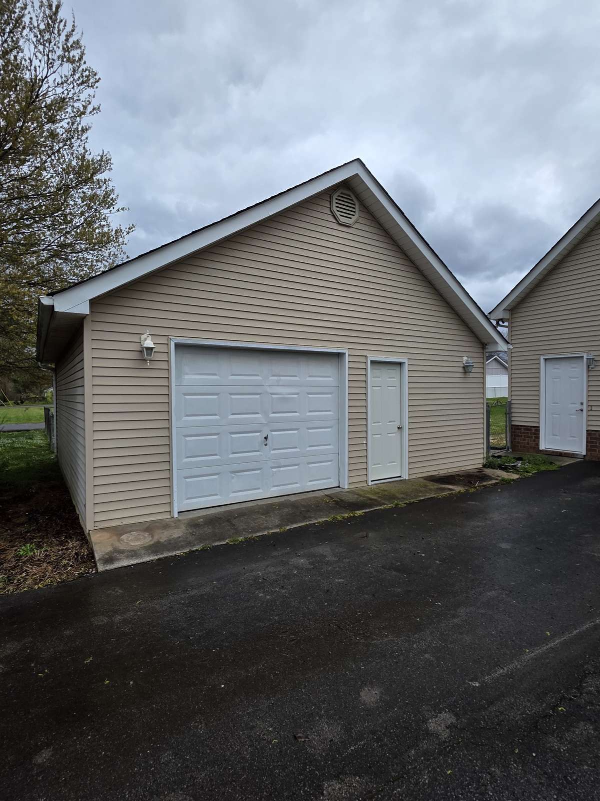 Detached Garage