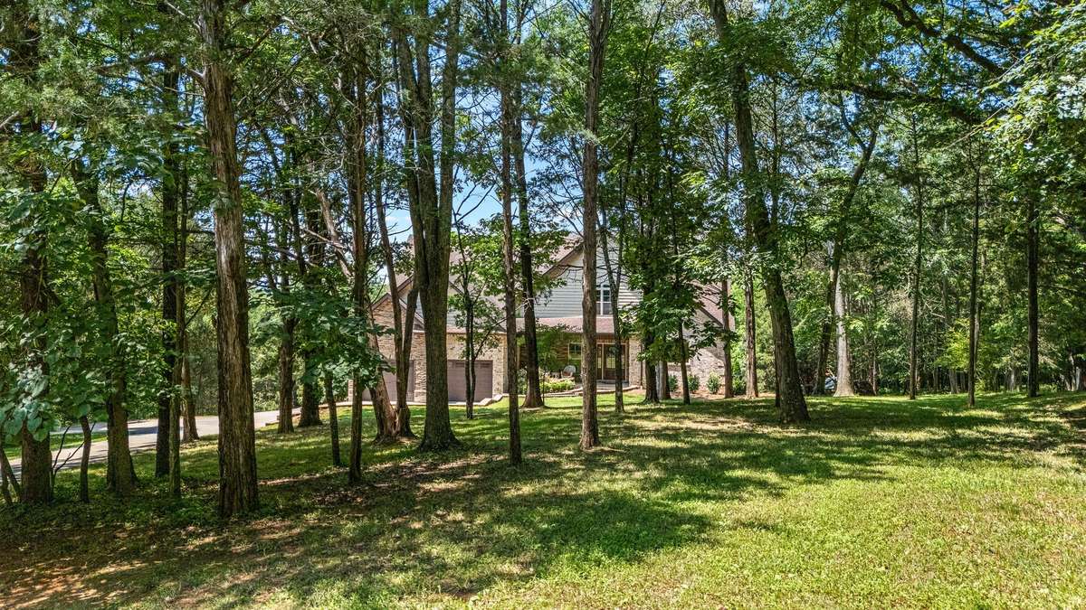 Welcome home to 3456 Red Oak Trail, Murfreesboro, TN 37130.