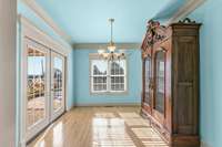 Large eat in area or a great office