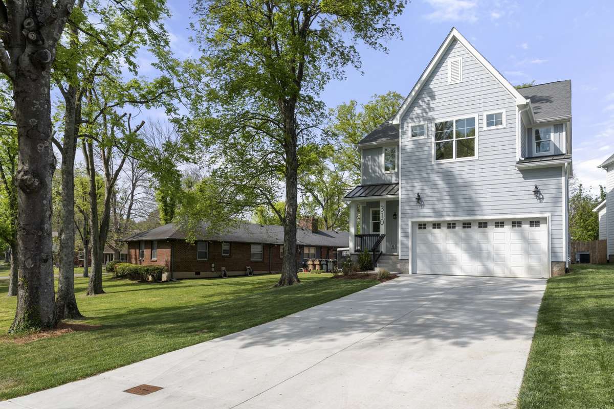 Nice big driveway on quiet street