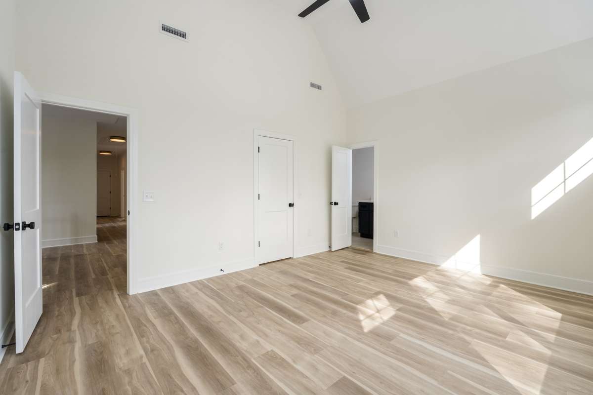 Alternate view of bed #5. This room has a large closet and a full bathroom attched
