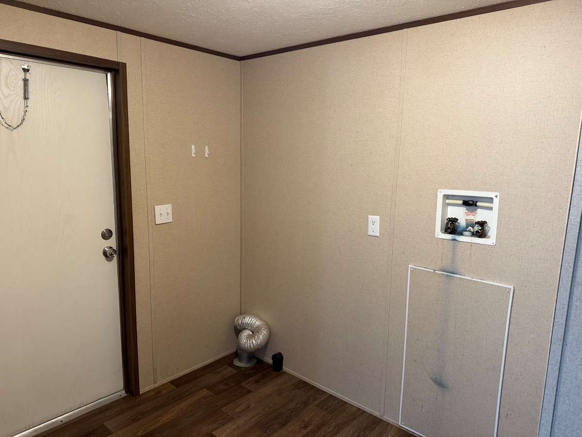 Laundry Room- vinyl flooring, washer/dryer hookup