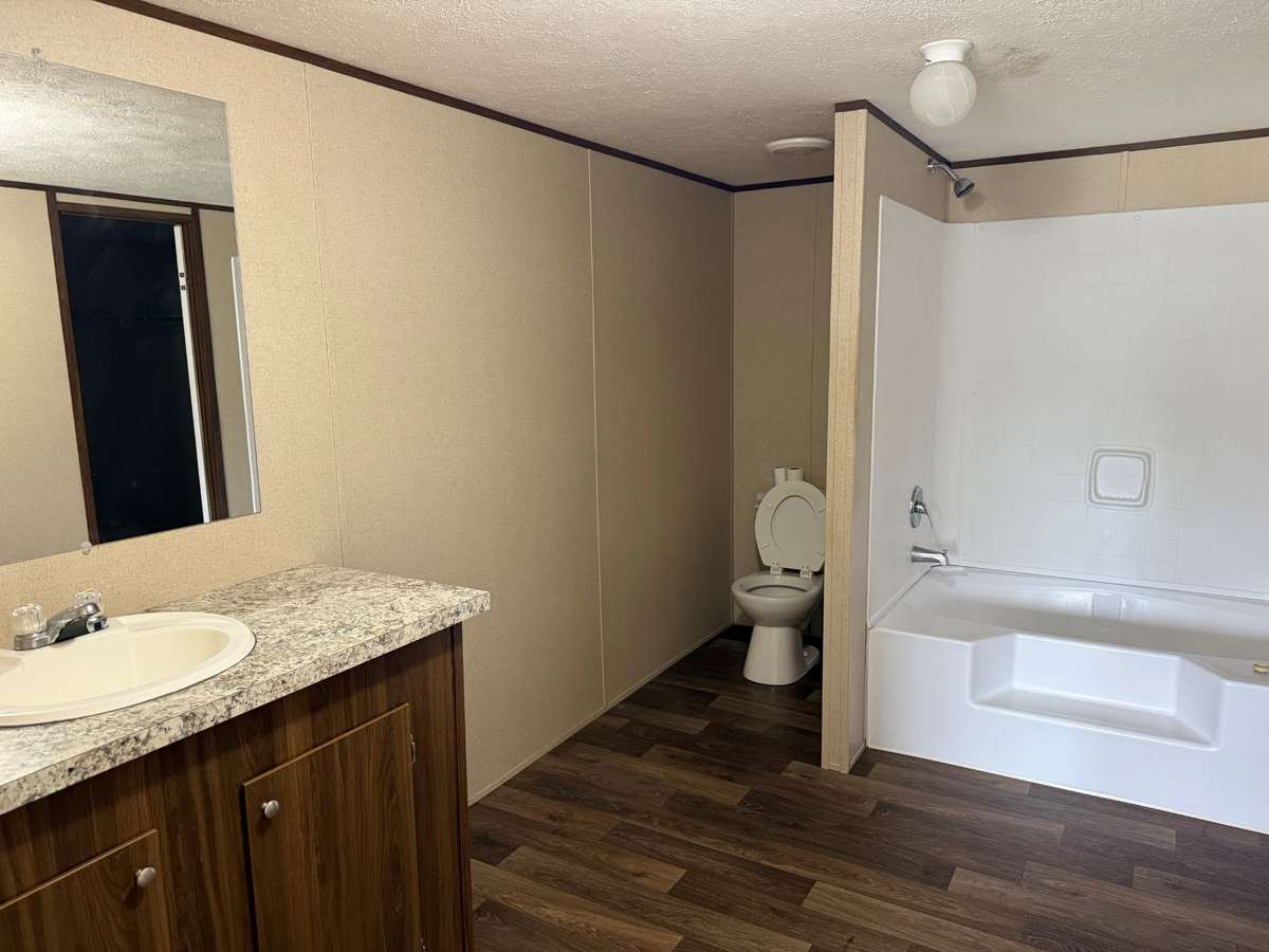 Full Bath- single vanity, tub/shower combo