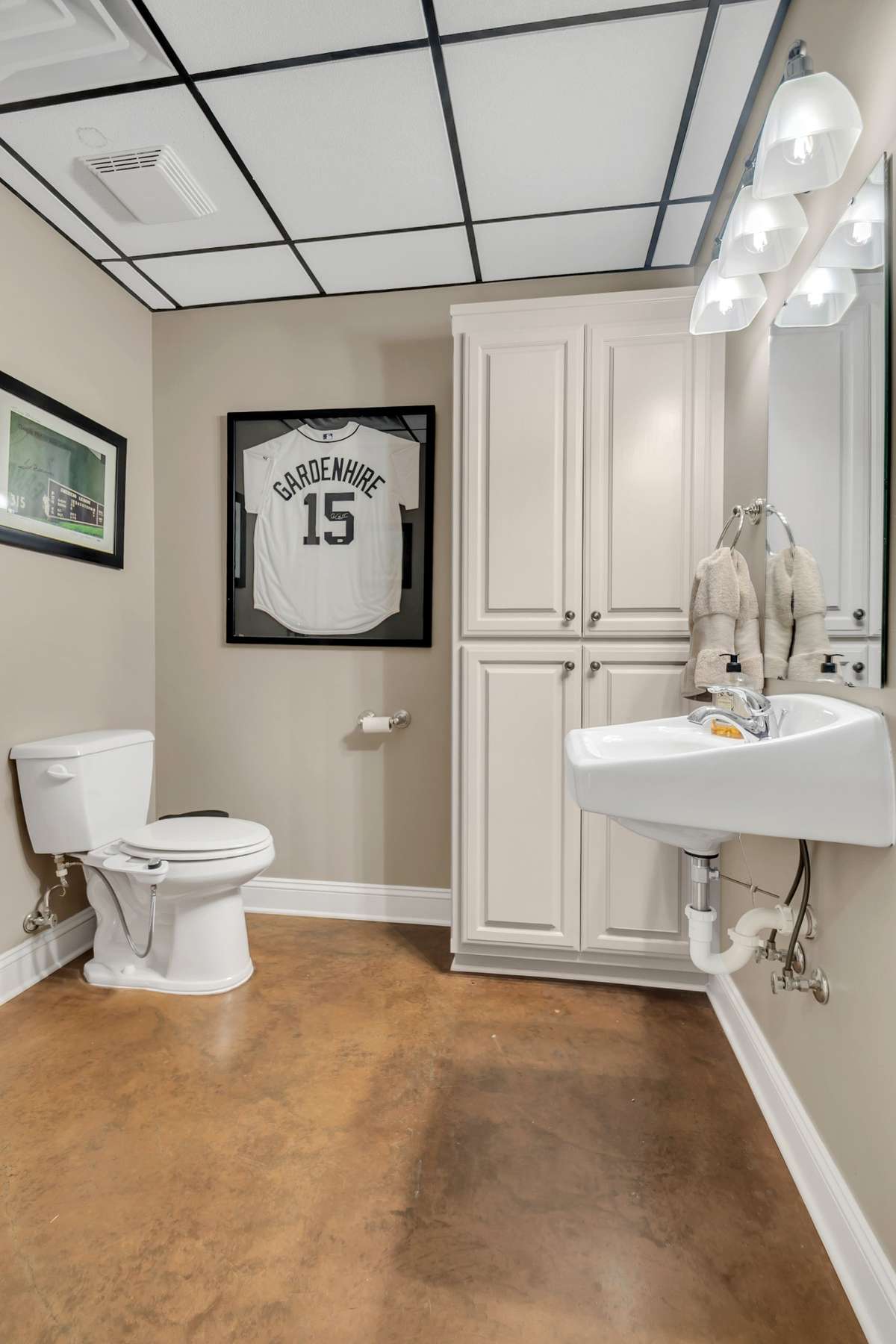 bathroom 4