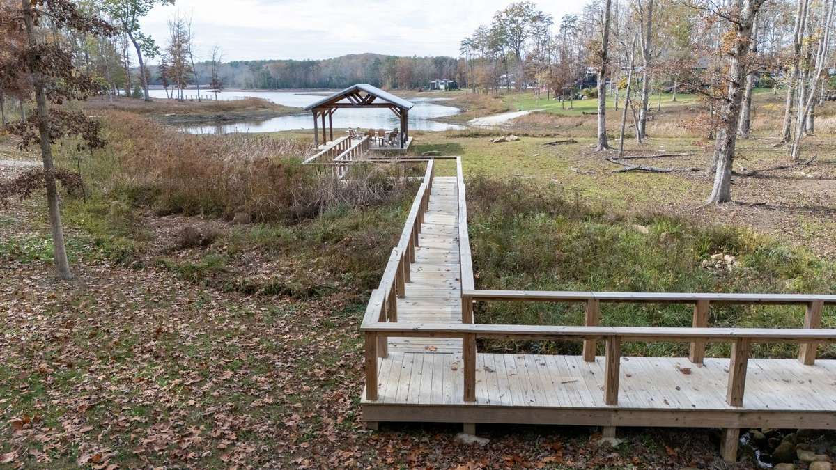 Nature at its finest just 1.5 hour way from Nashville and 45 minutes from Chattanooga. The Retreat is also just 20 minutes away from Sewanee and from The Caverns.