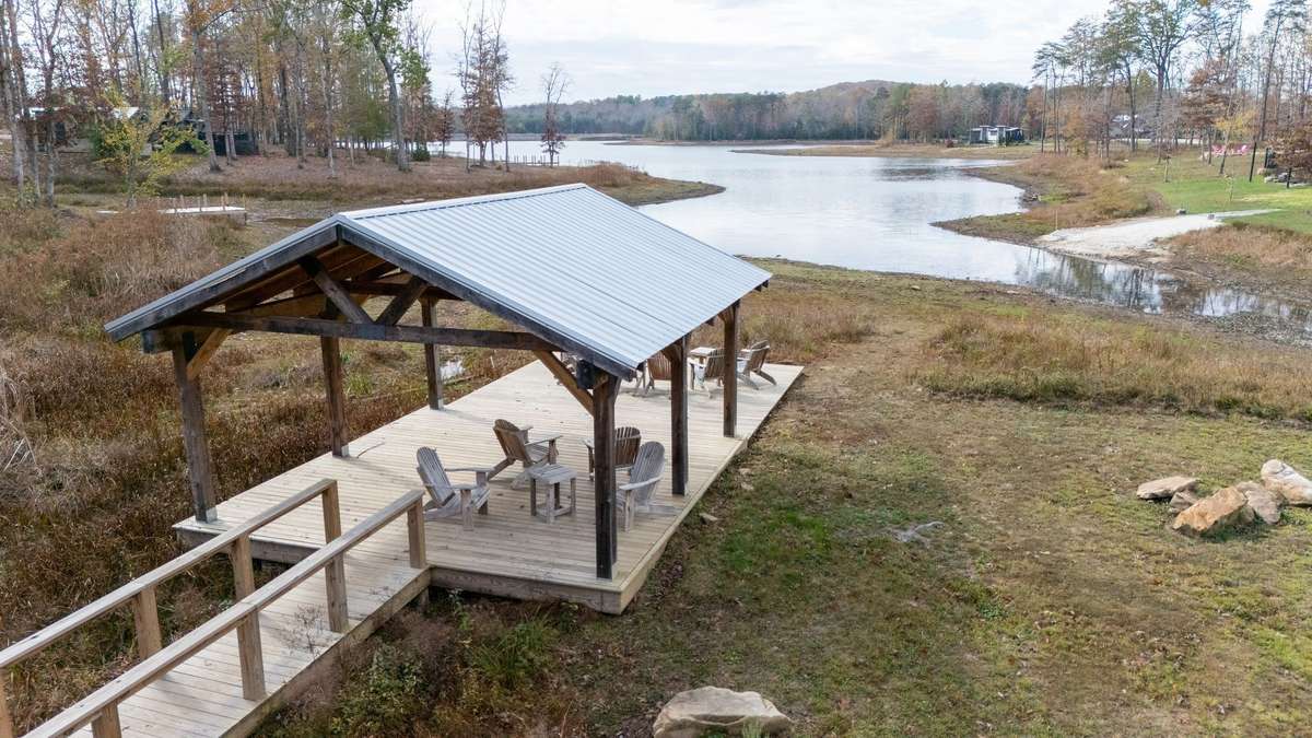 The Retreat offers something for everyone regardless of your mode of relaxation -- walk, meditate, jog, bike, kayak, play with your kids or dogs or just sit still and take in the views!