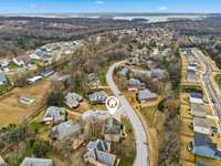 901 Location, Neighborhood & Lake