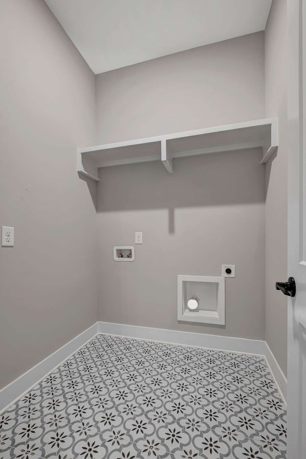 Example of the builder's work on other homes in Saddle Ridge and of the design features and finishes available.