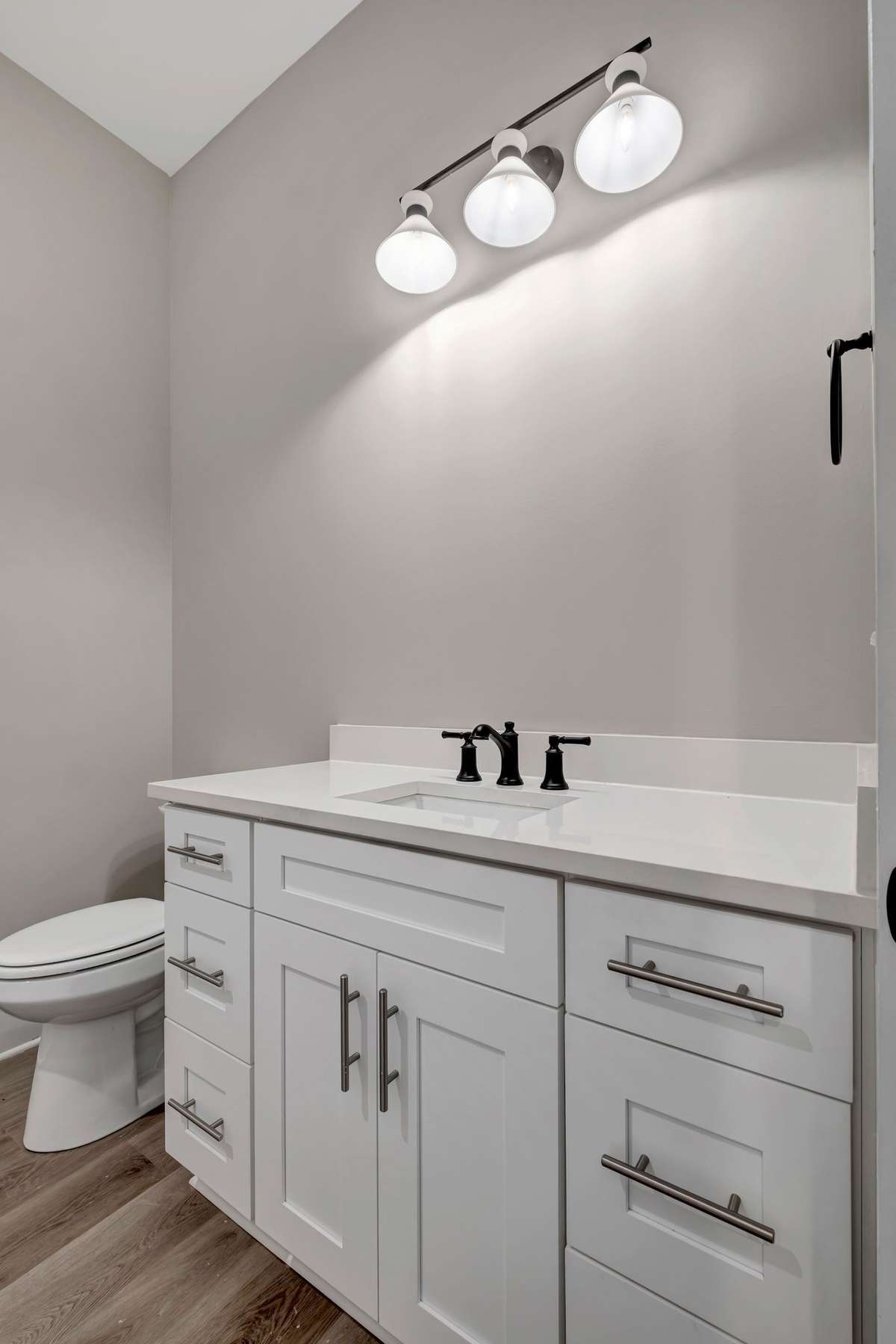 Example of the builder's work on other homes in Saddle Ridge and of the design features and finishes available.