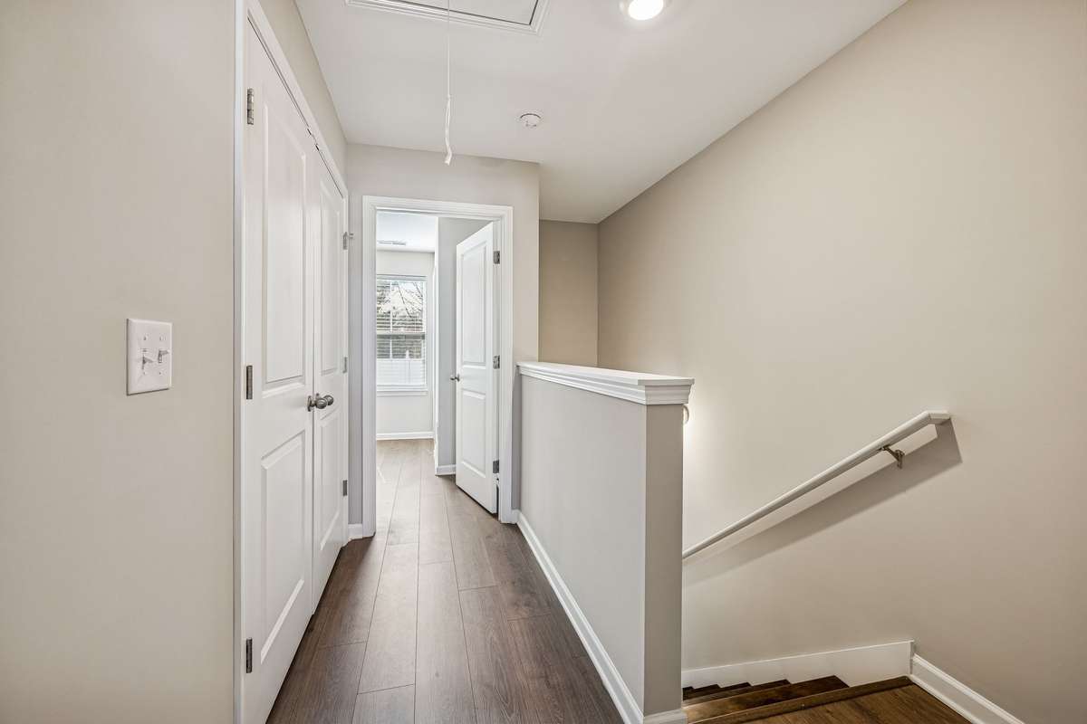 Wide hallway that separate both bedrooms