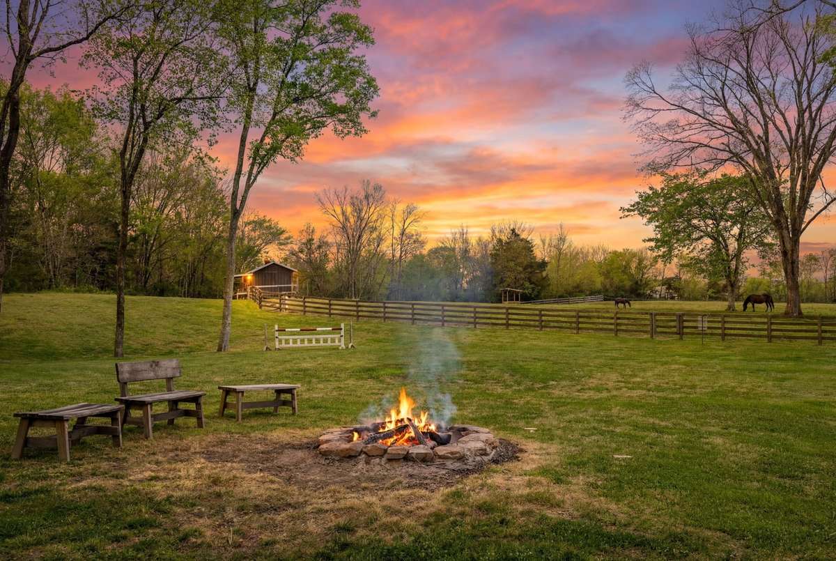 Imagine nights by the firepit while riding horses and enjoying the good-life in Franklin.