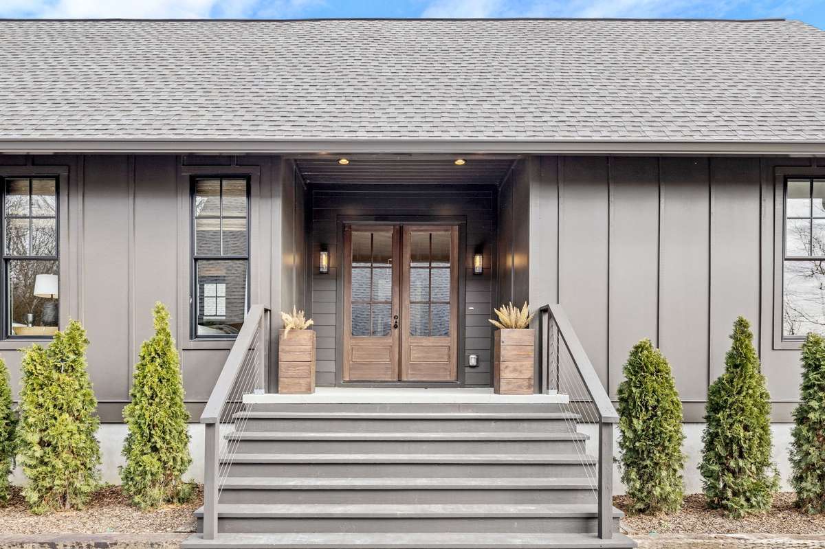 We love this entrance on the back side of the home. The extra-wide driveway with ample turnaround pads, allows stressfree maneuvering of big rigs and goosenecks – load up and hit the show circuit without a single tight squeeze.