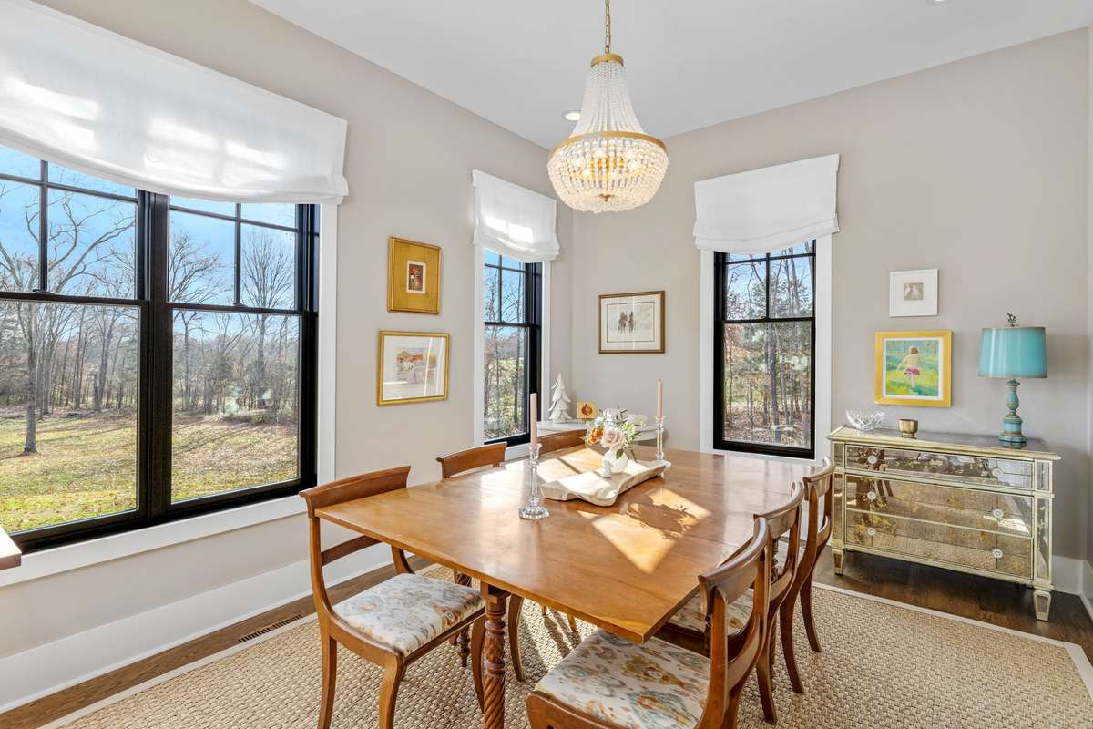 This house blends classic style with modern amenities. This is famously evident in the charming formal dining room with corner views of the pastures.