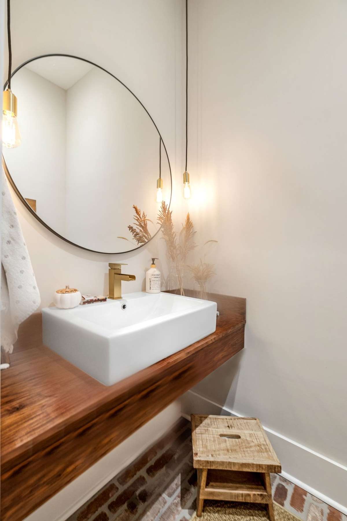 This parlor bath is great for guests coming in the back door or riders heading off to the pasture.