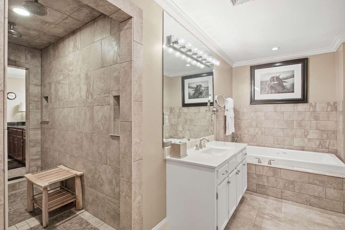 Pass-through shower to the 2nd primary bathroom.