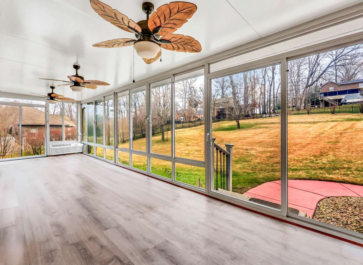Sunroom with AC Perfect for Spring Time gatherings~