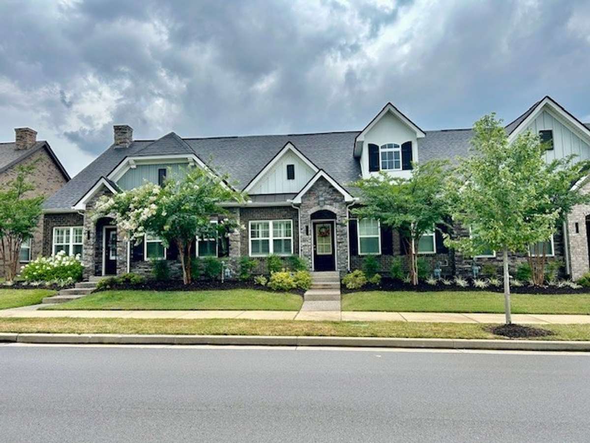 118 Jane Xing is a peaceful and quiet place to call home.