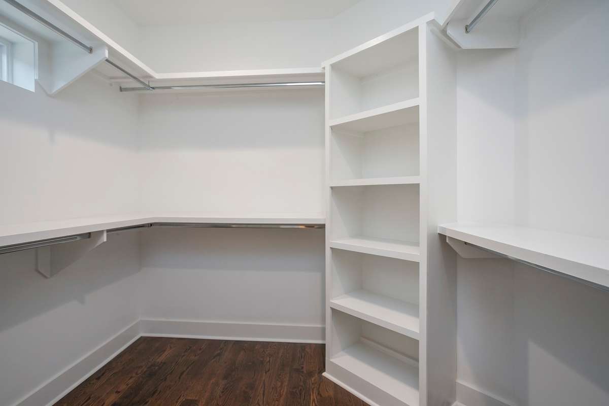 PLEASE NOTE:
A friendly reminder: these plans are from a previous build, yet very close, and some paint colors may vary. Professional photography and additional info will be loaded in the coming days. Thank you!