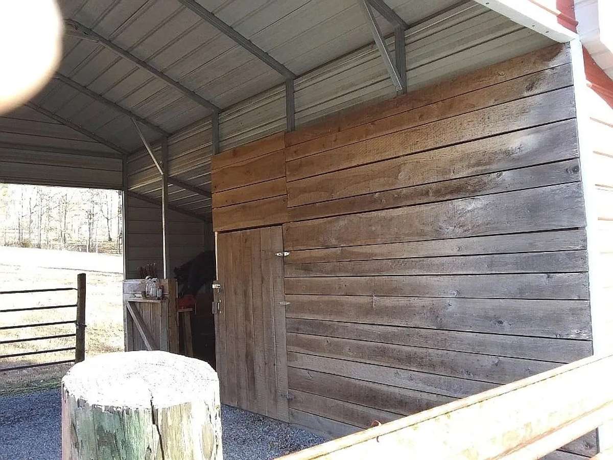 Two partial stable bays and tack room.