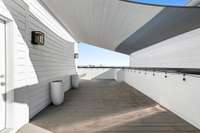 Spacious rooftop deck!