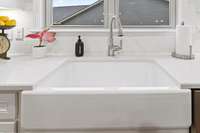 Farmhouse style sink