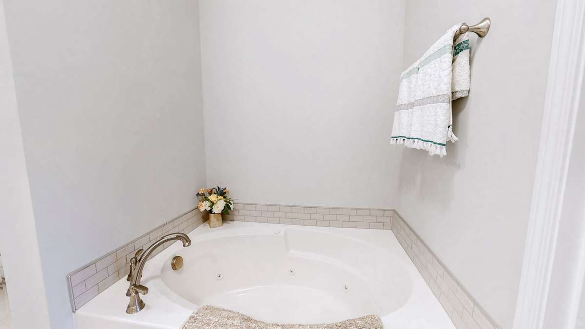 Jucuzzi tub with tile (that's an upgrade)!
