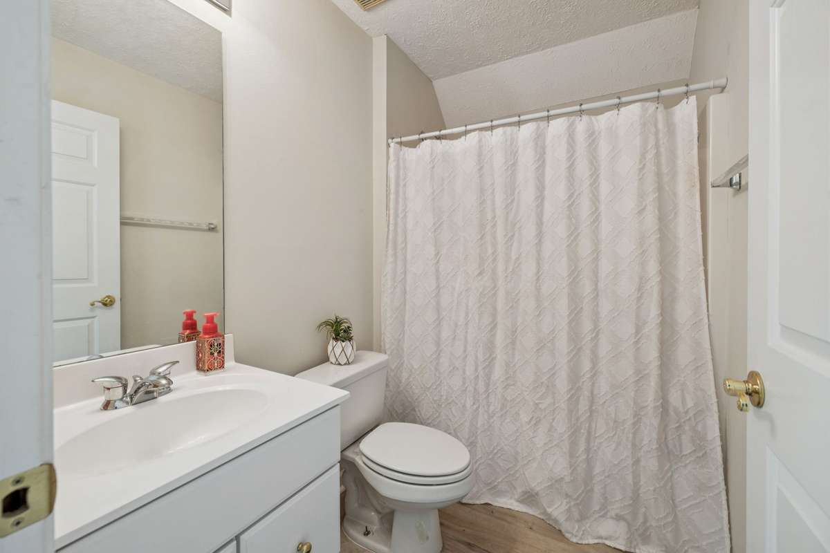 Studio Full Bath