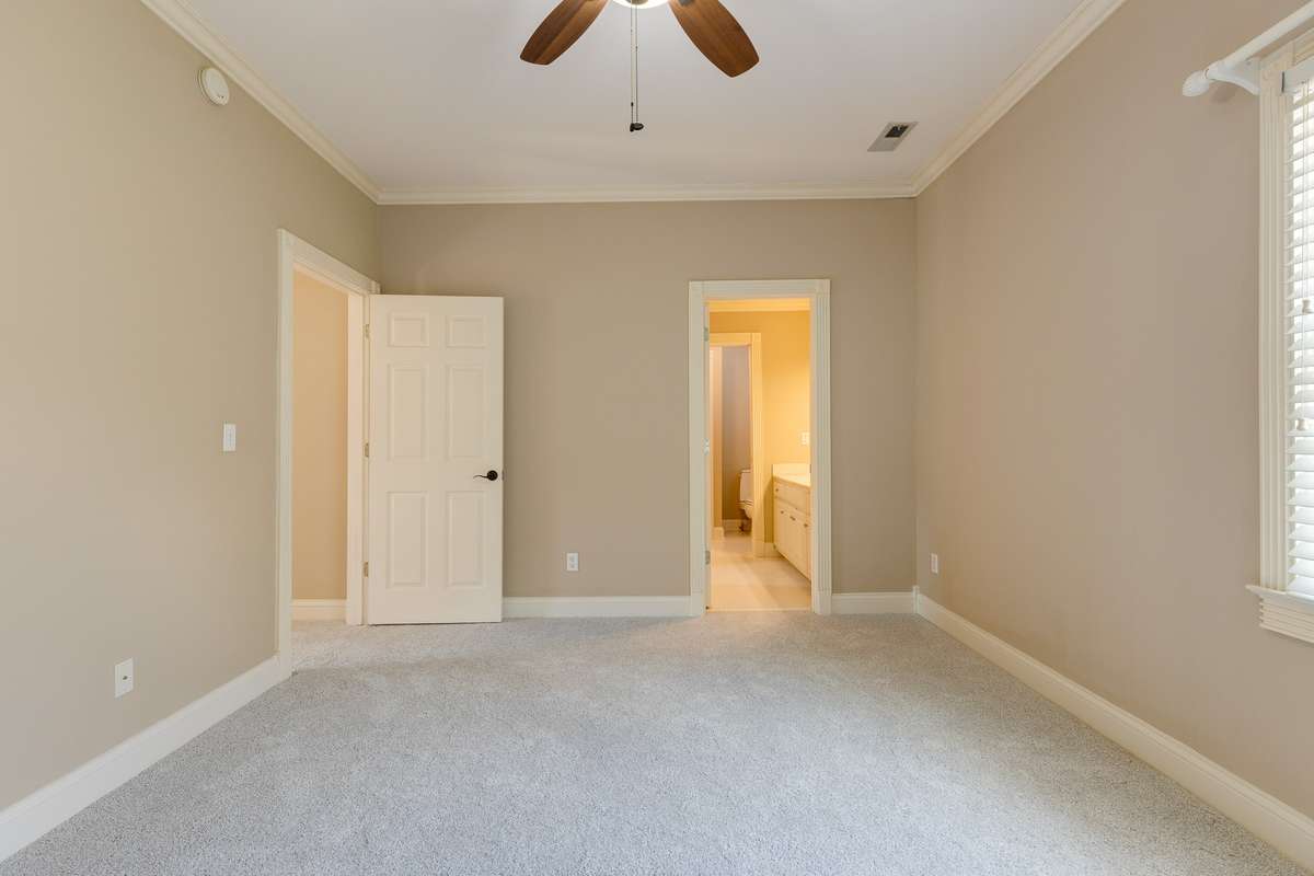 bedroom 3 attached jack and jill full bathroom separate vanities