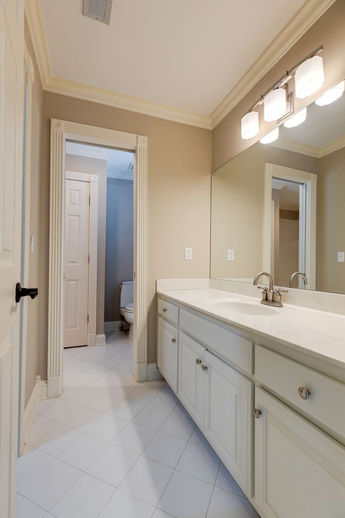 bedroom 3 vanity