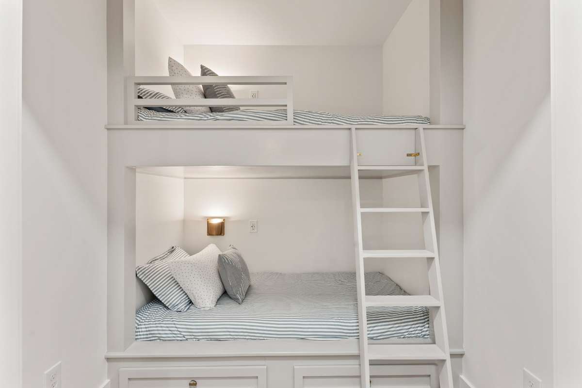 Bunk room- provides 2 additional sleeping areas