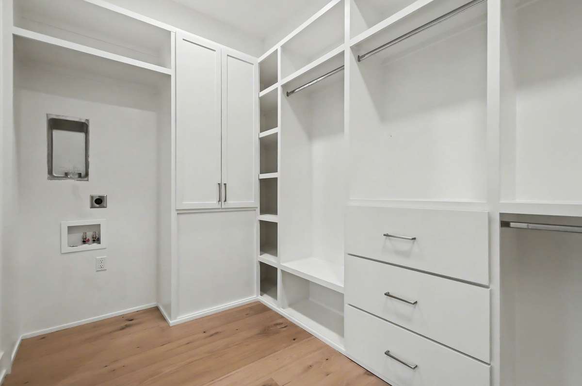Primary Walk In Closet W/Washer & Dryer Connections