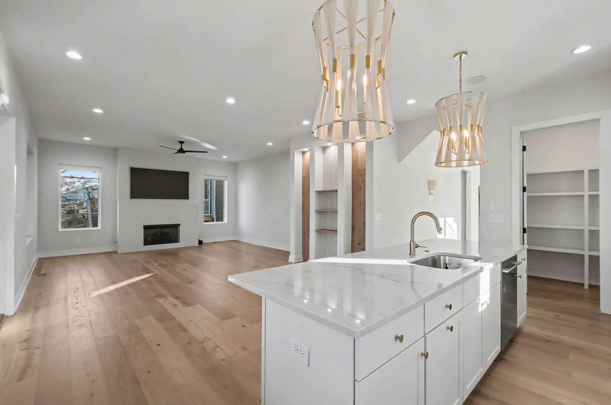 Open Layout/Gas Fireplace
