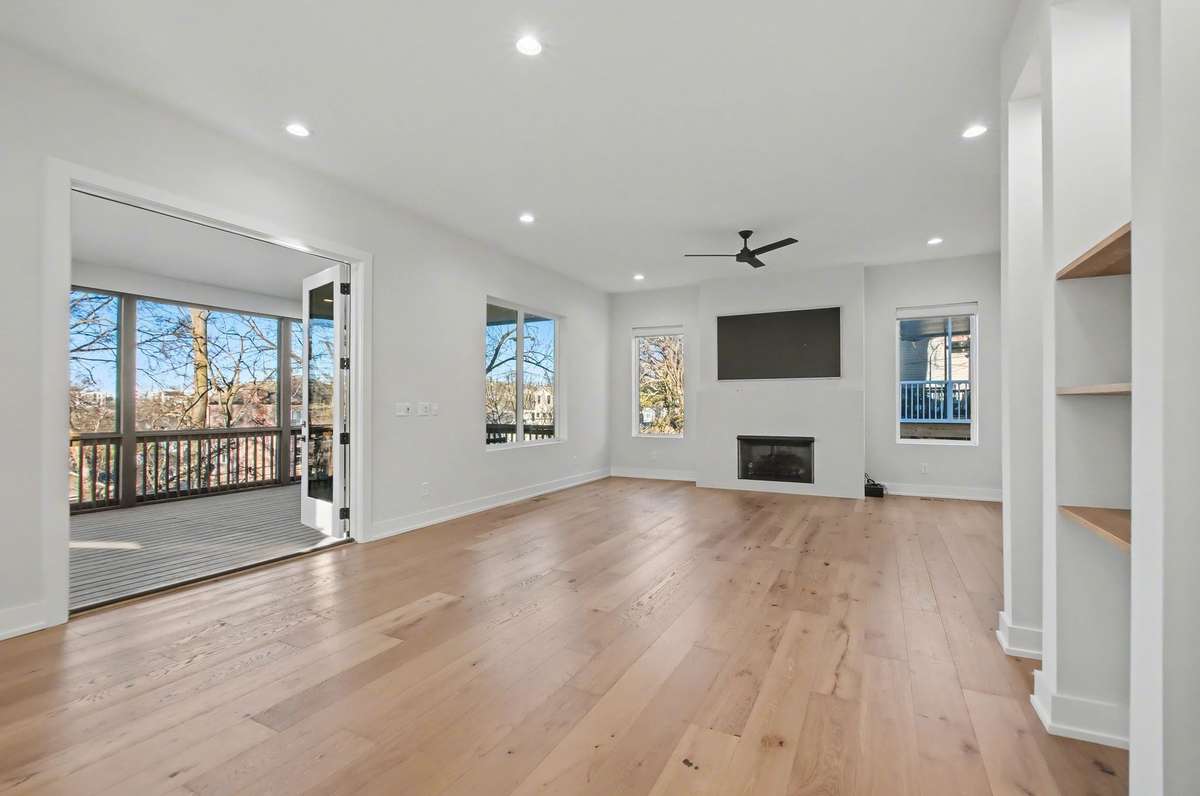 Expansive windows brings the outside in!