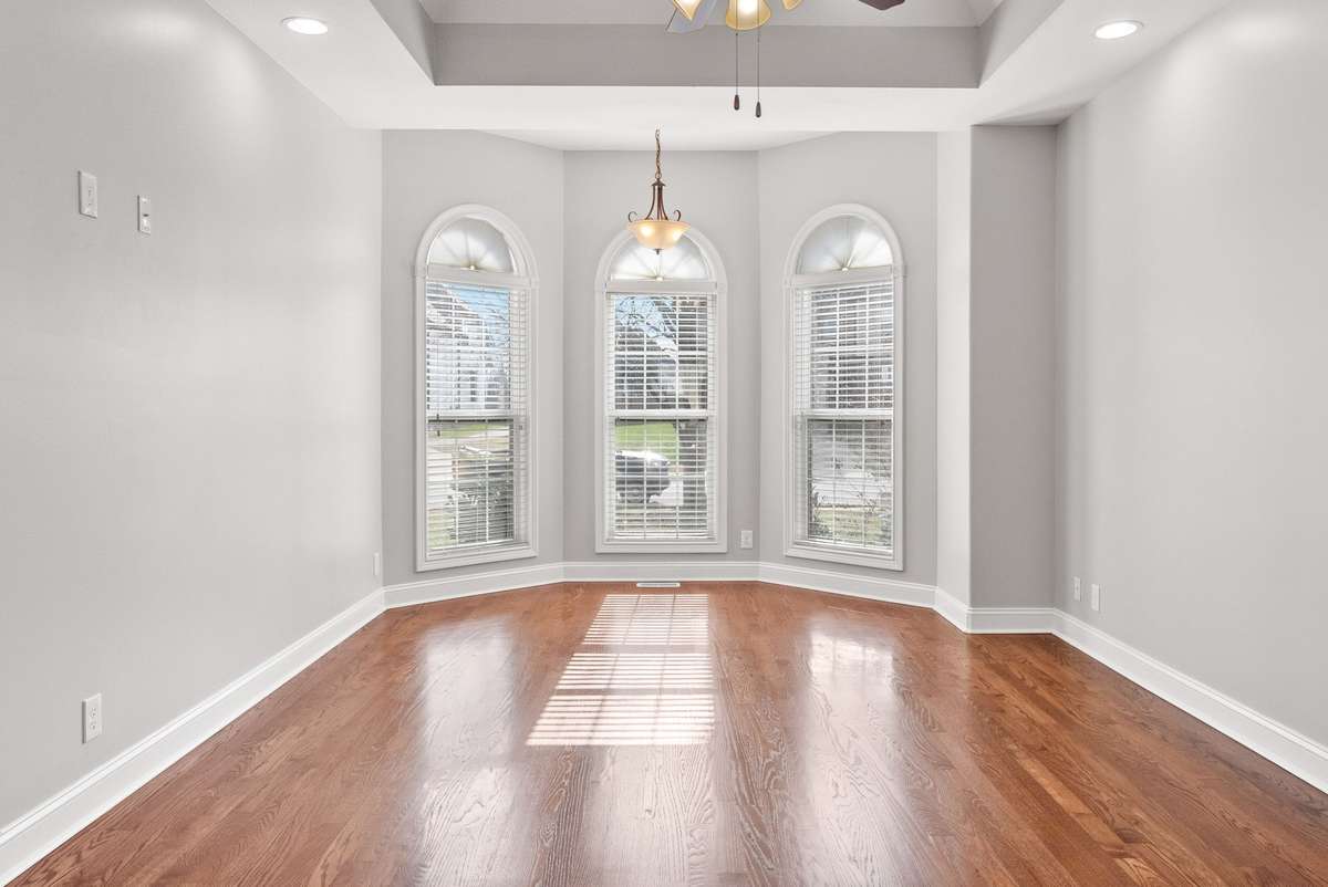 sitting area in master bedroom