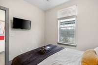 1 bedroom on main level with walk-in closet