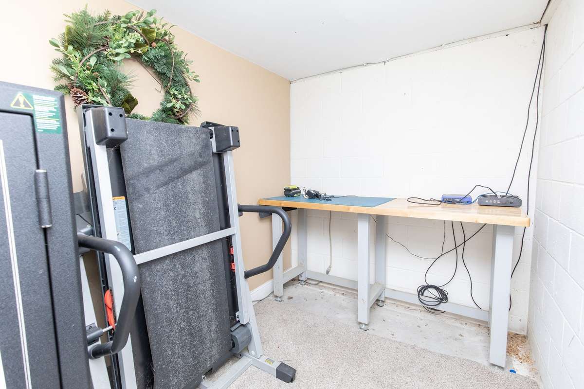 Who wouldn't love to have this space for tinkering?