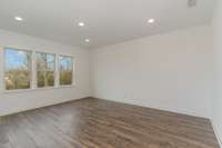 Ideal space for daily living + entertainment...