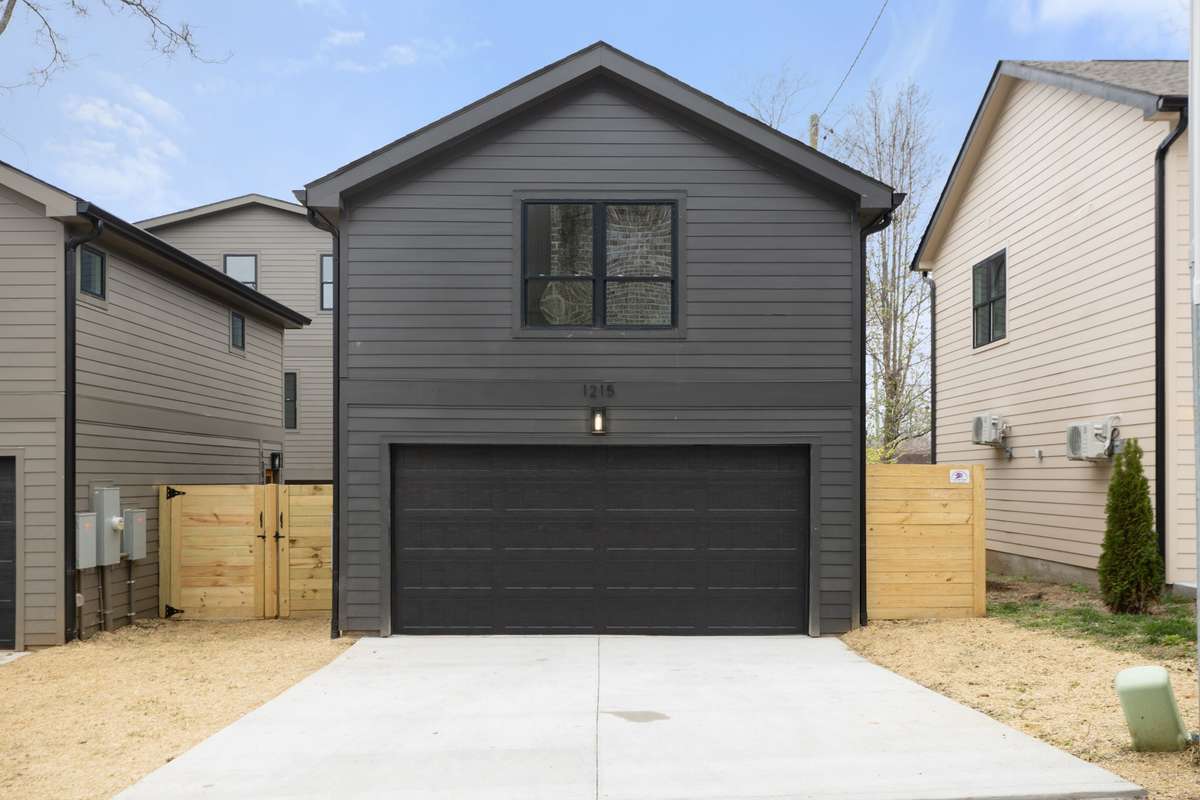 Detached garage with Guesthouse