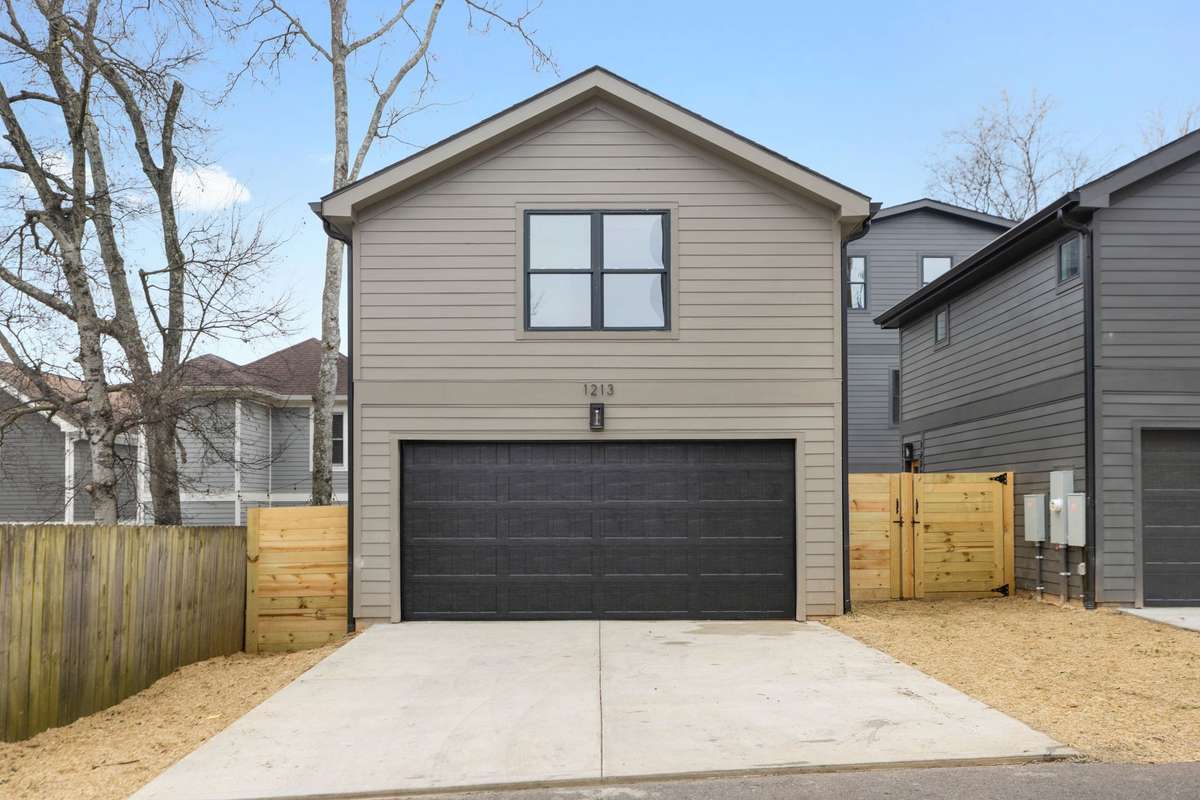 Detached garage with Guesthouse