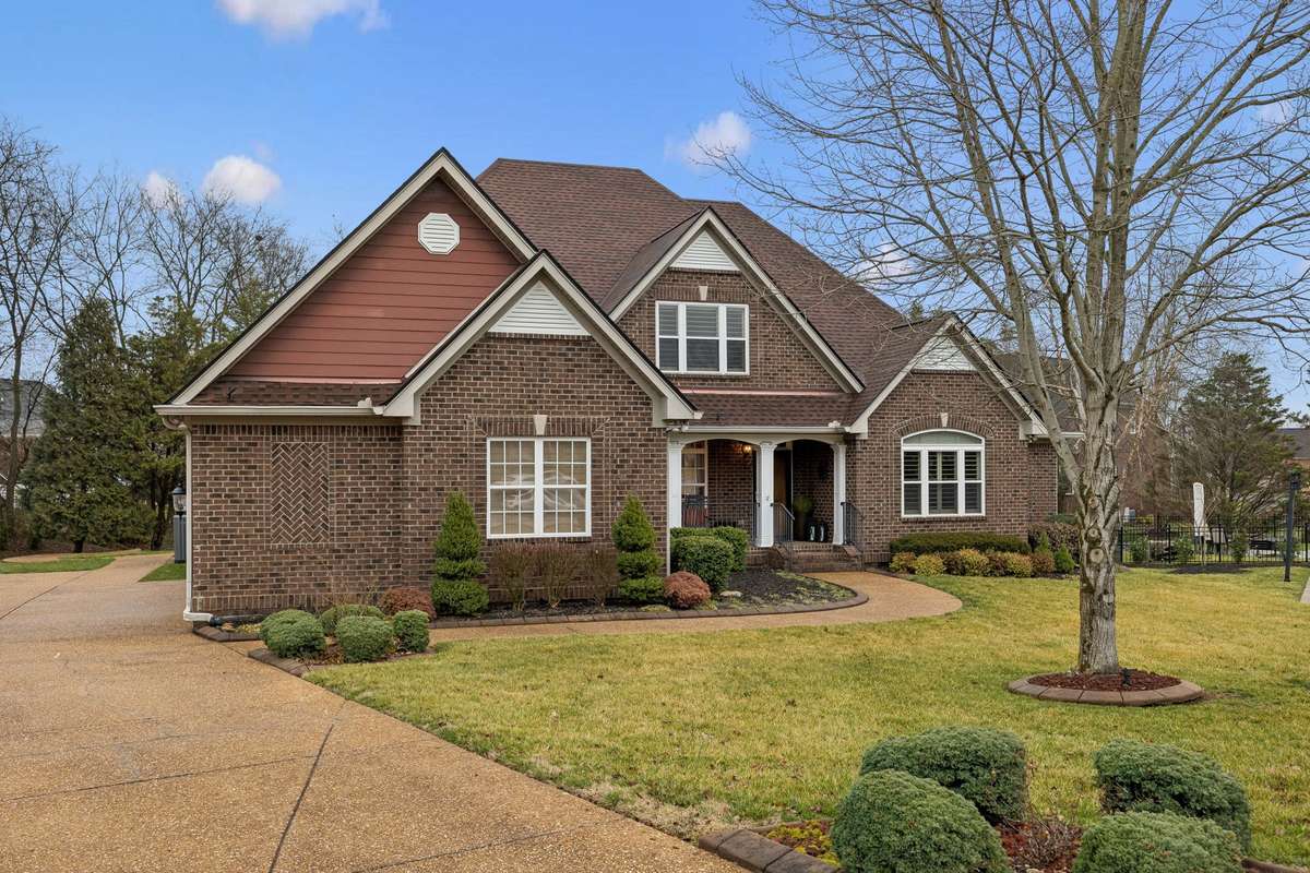 Large side entry garage!