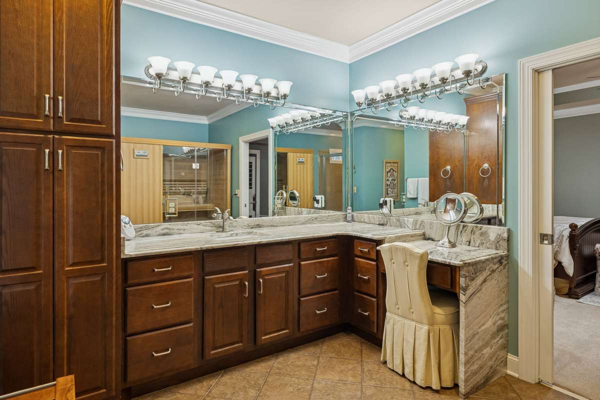 Lots of cabinetry!