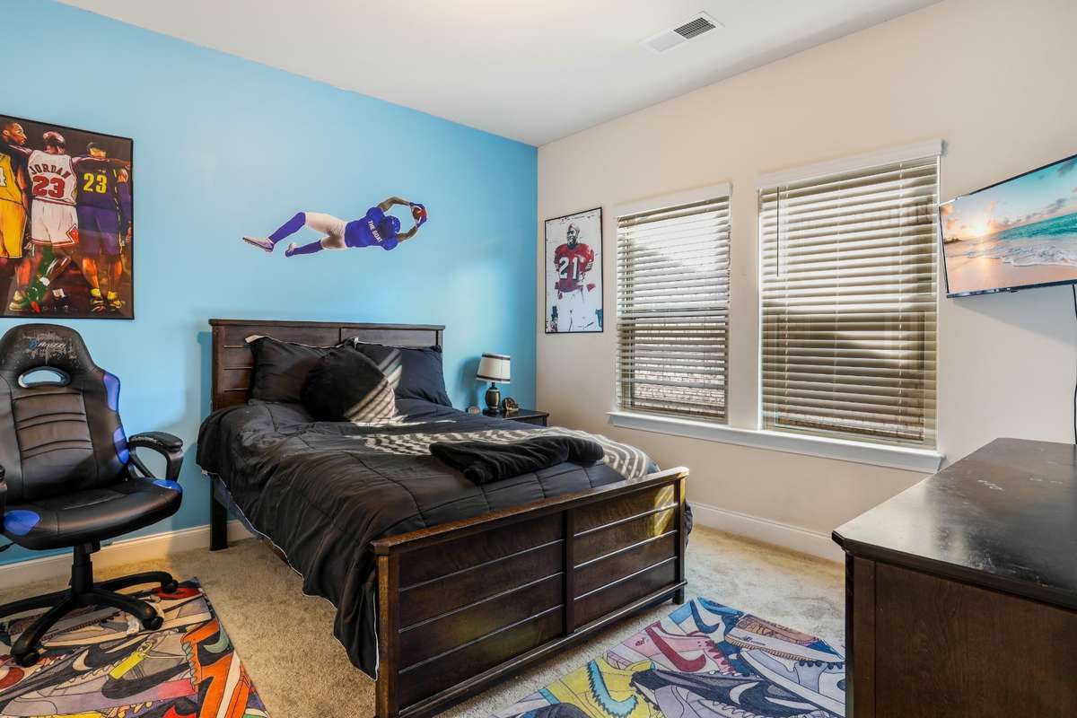 Secondary bedroom