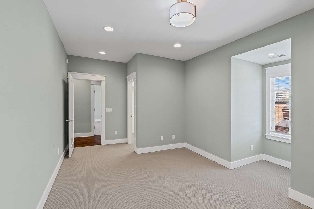 Bright and roomy
