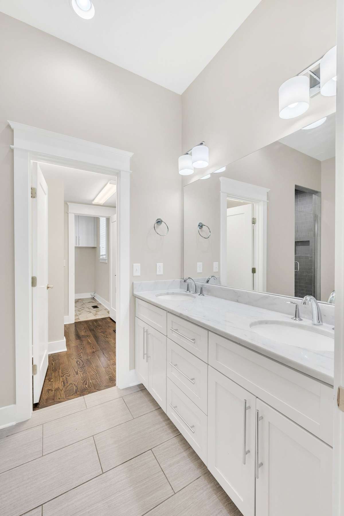 Double vanity, seperate shower and enclosed water closet