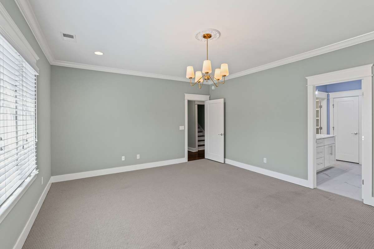 Large owners suite on 2nd level with full bath