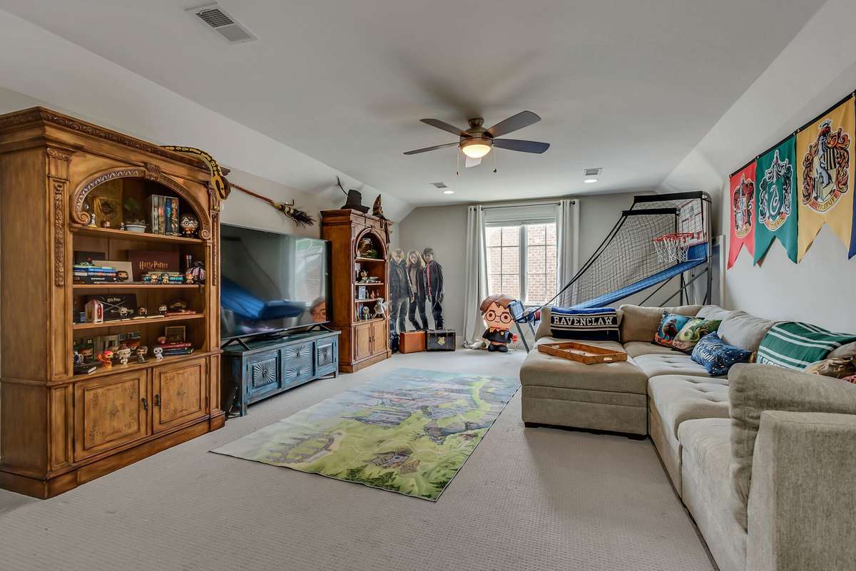 3rd floor bonus room. note how large