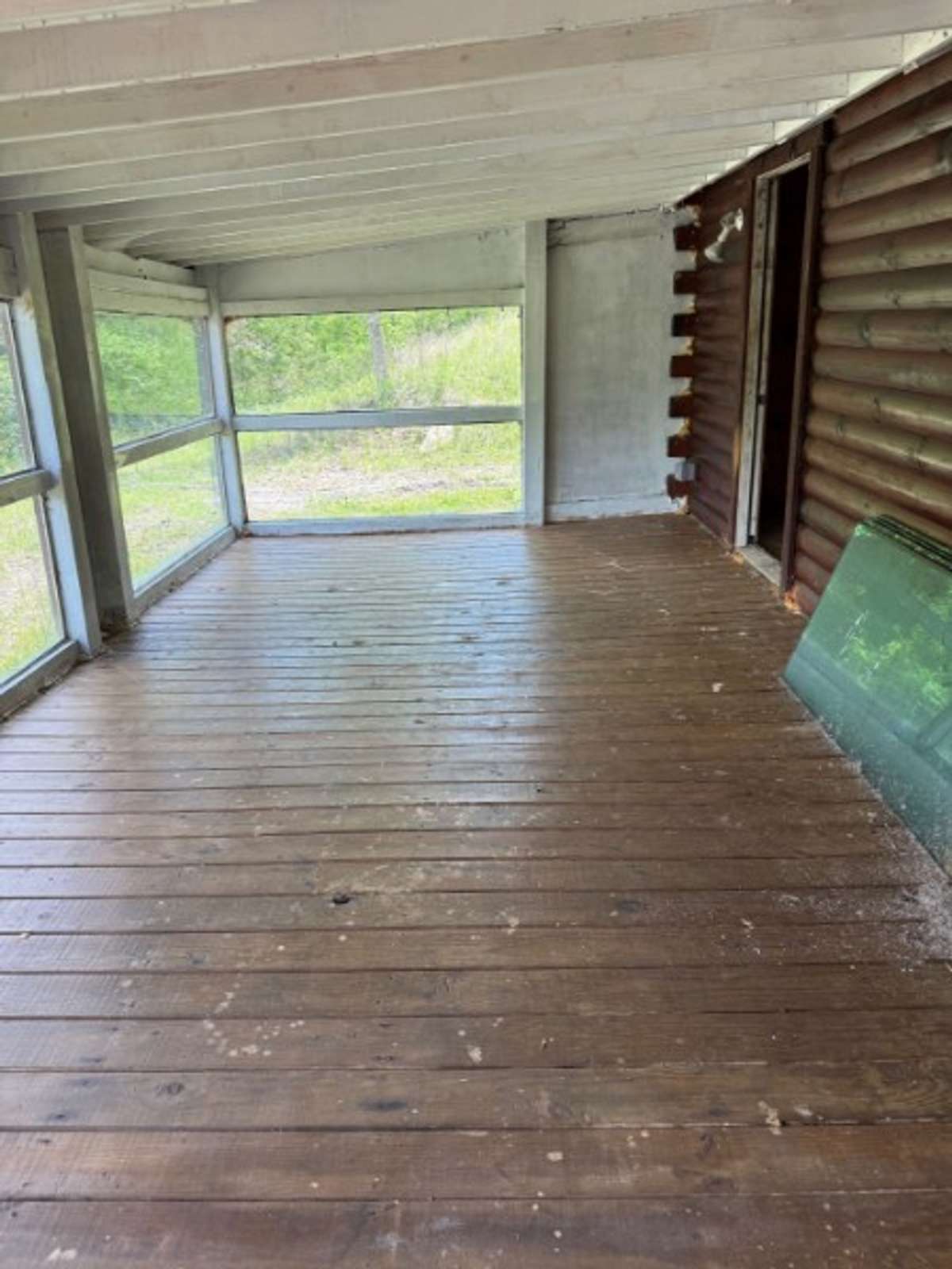 Sunroom Rec room with lots of windows